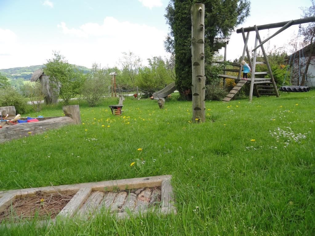 Baby- Und Kinderhof Aicherbauer Seeham Zewnętrze zdjęcie